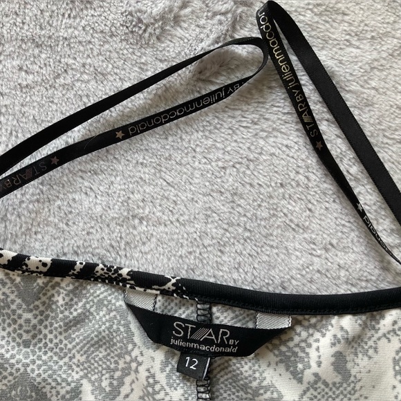 ‘STAR’ - A Tunic Blouse / Dress by Julienne MacDonald, UK. - Picture 4 of 7